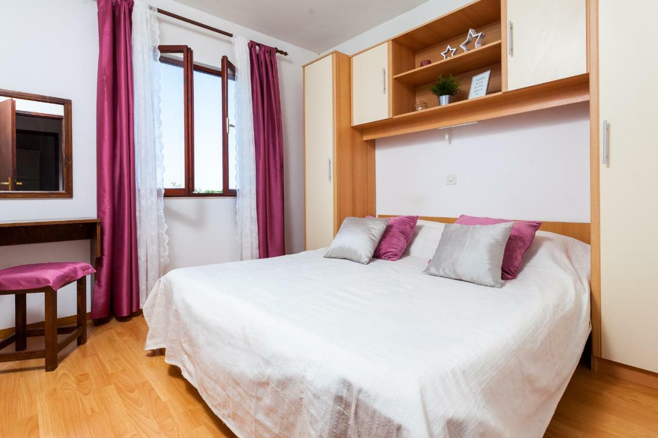 Apartments Dajna Вела Лука Екстериор снимка