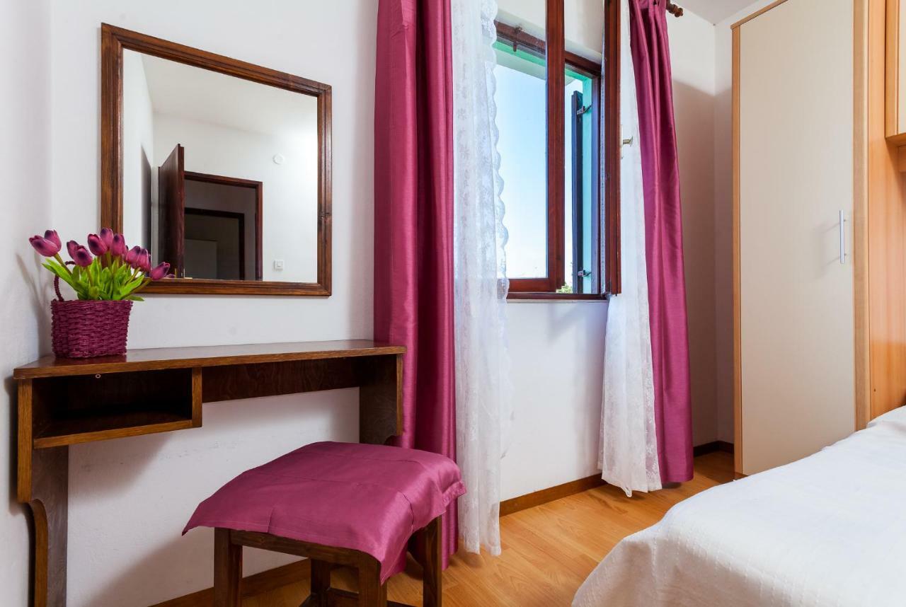 Apartments Dajna Вела Лука Екстериор снимка