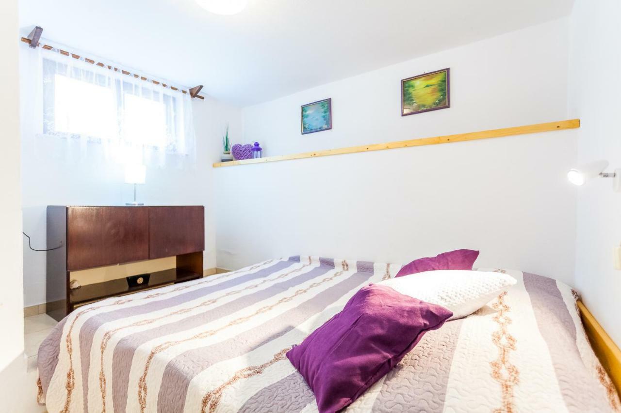 Apartments Dajna Вела Лука Екстериор снимка