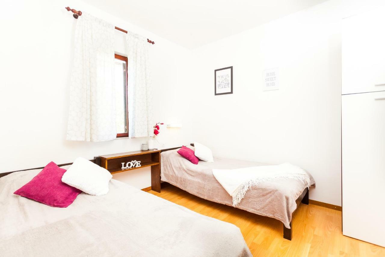 Apartments Dajna Вела Лука Екстериор снимка